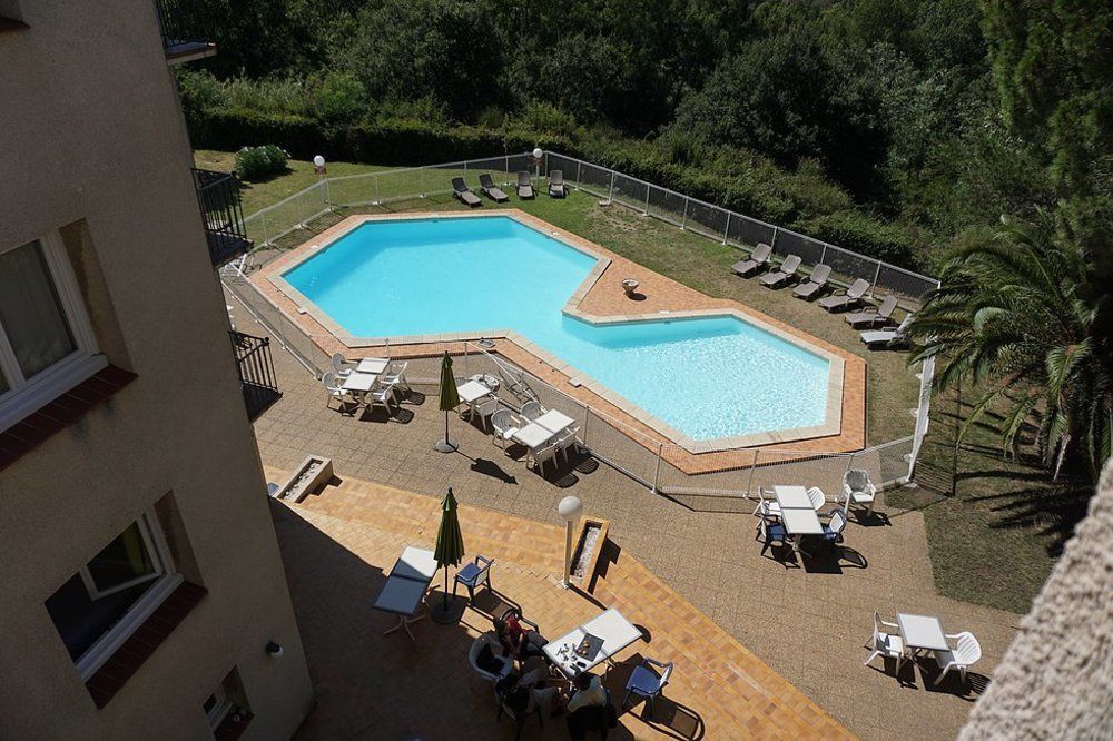 Hotel Le Neoulous Le Boulou Exterior foto